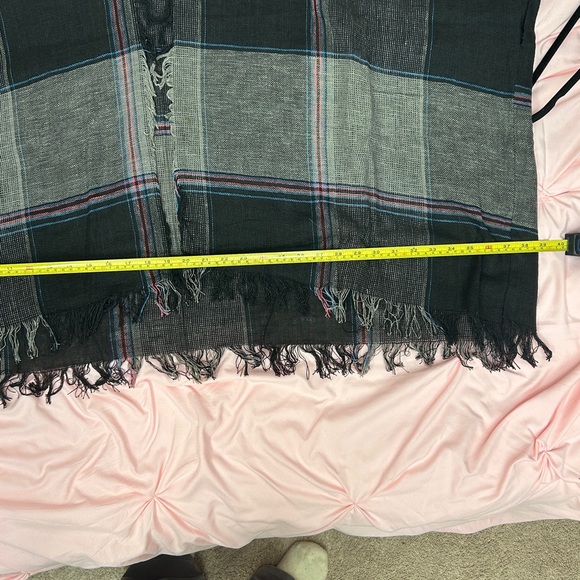 Plaid Black and Gray Women's Wrap - Picture 6 of 6